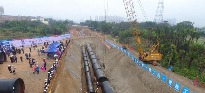 1��Ħ�ֳ� ���˾�����700.jpg