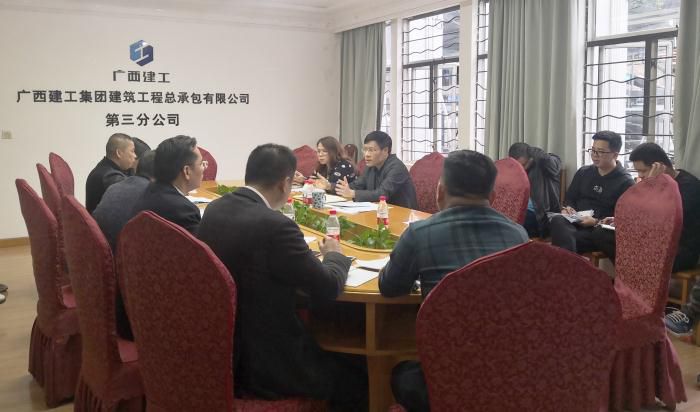 4�ۻ��ֳ����˲ӱ� ��_700x412.jpg