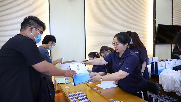 Ϊ��Ա��������Ƭ���·����������� ��.JPG