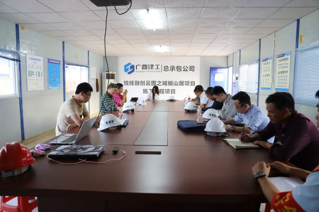 8�ۻ��ֳ������� ��.jpg