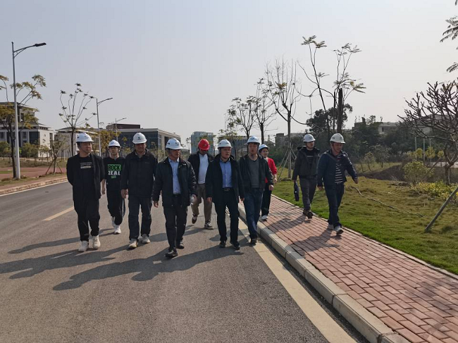 �����������Ŀ�ֳ����˸�Խ �㣨��ͼ��.png